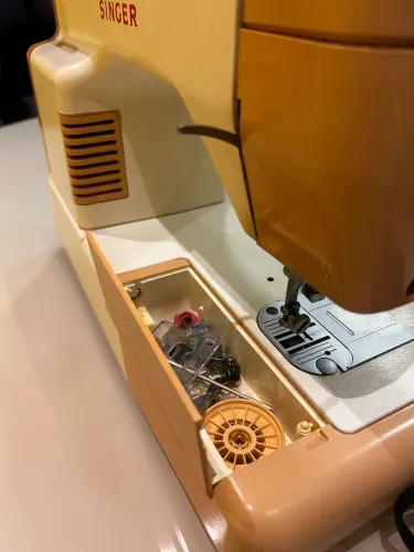 MÁQUINA SINGER ROBUSTA