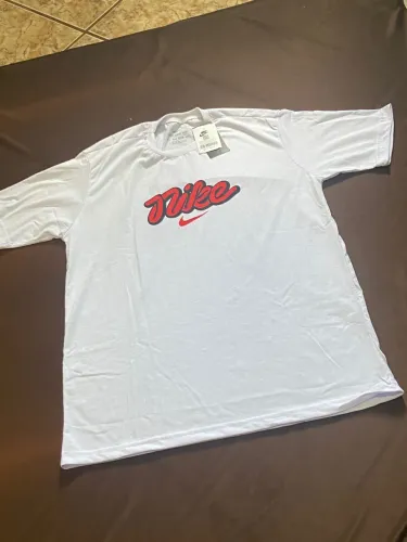 Camisas tradicionais nunca usadas