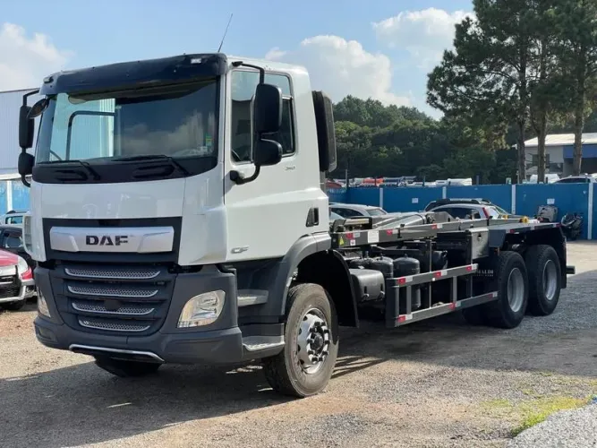 CAMINHÃO ROLL ON ROLL OFF DAF CF 310 6X4 ANO 2025 - COM 13 MIL KM