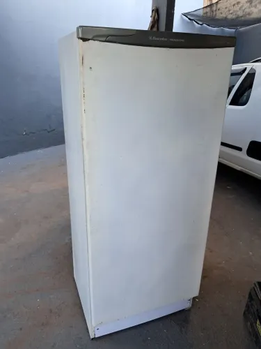 Geladeira 220v funcionando certinha (motor original)
