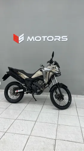 Oportunidade imperdível! SAHARA 300 2024 Adventure 16.008 km apenas na ESMotors!