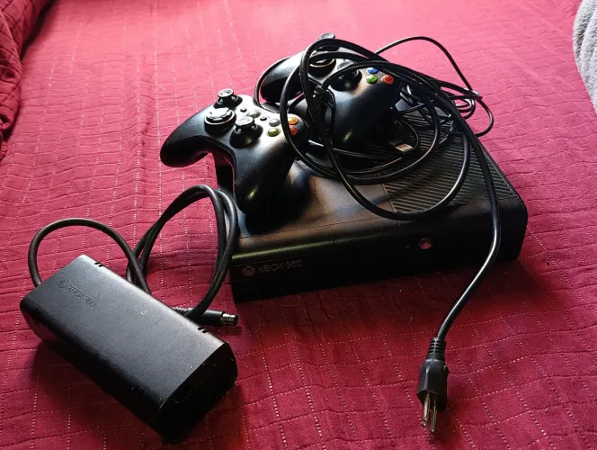 Xbox 360 super slim ( bloqueado)
