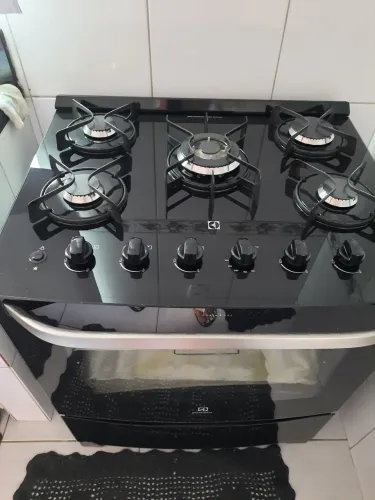 Fogão 5 bouca Electrolux semi novo