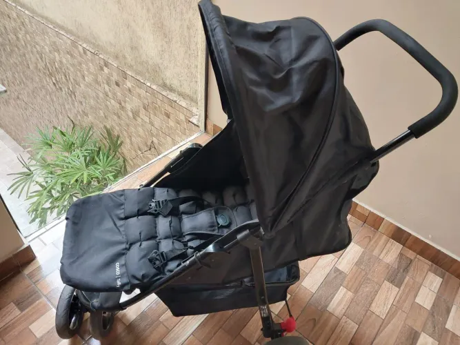 Carrinho de Bebê Leve Dobrável Cosco Toffy Preto - Seminovo - R$ 250,00