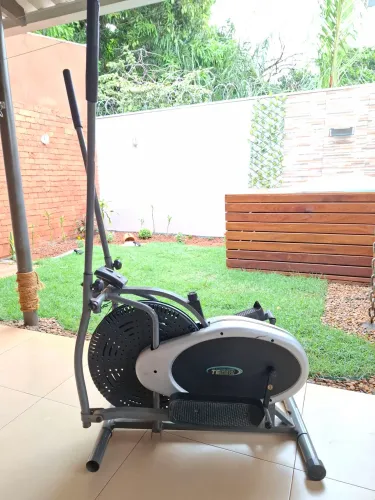 Body Style TE592 - Elíptico Strider / Cross Trainer
