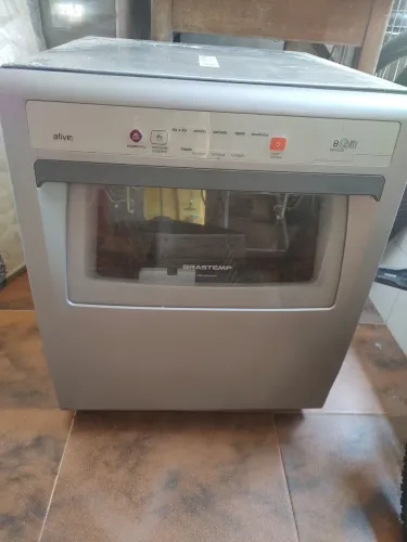 Lava louças BRASTEMP 8 SERVICOS FUNCIONA PERFEITAMENTE $950.00 aceito cartão