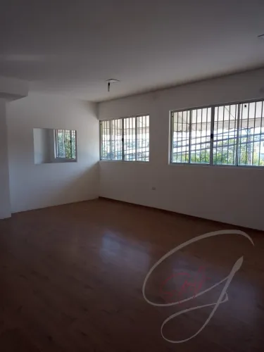 Salão para locação, Av. Dr. Martin Luther King, 60 m², cozinha, 2 banheiros, depósito.