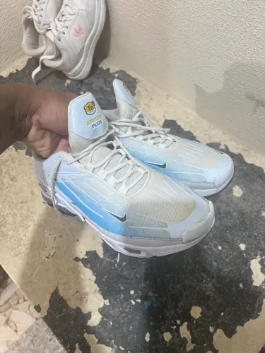 Vendo Tênis Nike semi novo