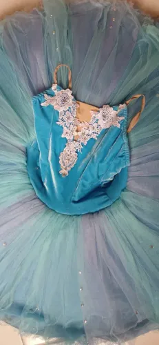 Tutu de ballet em degradê azul