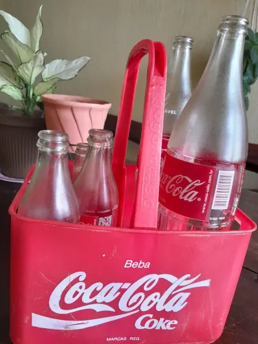 Engradado de coca cola anos 80 para colecao