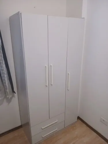 Guarda-Roupa Solteiro 4 Portas e 2 Gavetas Branco