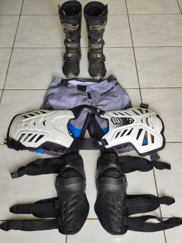 Kit Trilha Motocross Bota Colete Calça Joelheira Articulada
