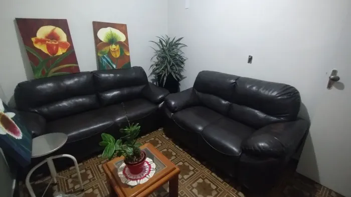 Conjunto de Sofá de Couro 2 e 3 lugares 