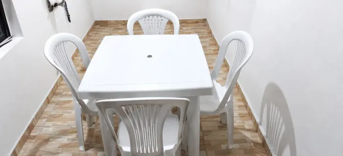 Mesa com 4 cadeiras
