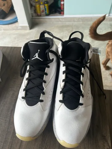 Tênis Nike Air Jordan Branco e Cinza (Cano Alto) c/ Bolha de Ar