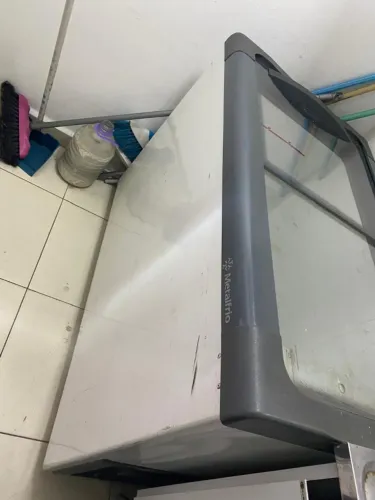 Freezer e Expositor Horizontal Metalfrio 292 Litros - 220V