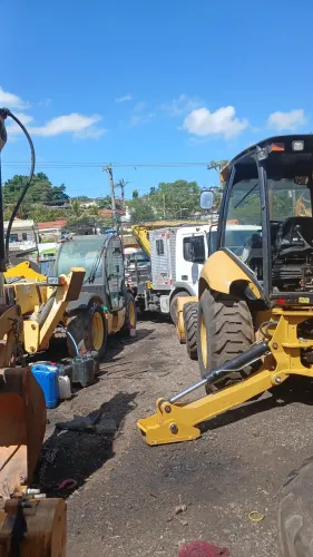 Retroescavadeira Caterpillar 416e