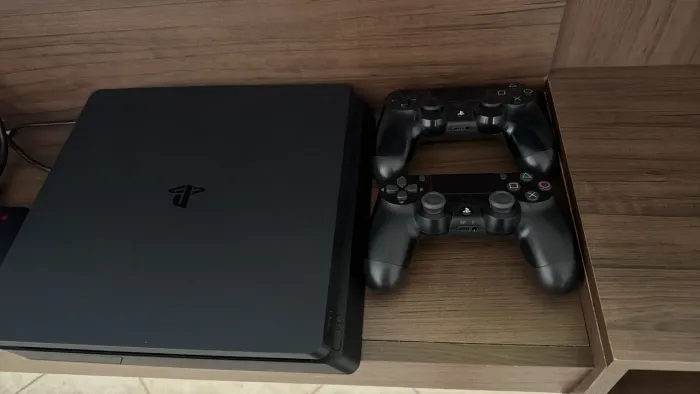 Vídeo Game PS4 Slim 