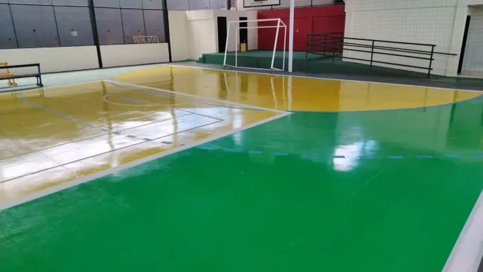 CONTRATA-SE: Serviço de Reforma de Quadra (Pintura, Alambrado, Drenagem e Pedreiro)
