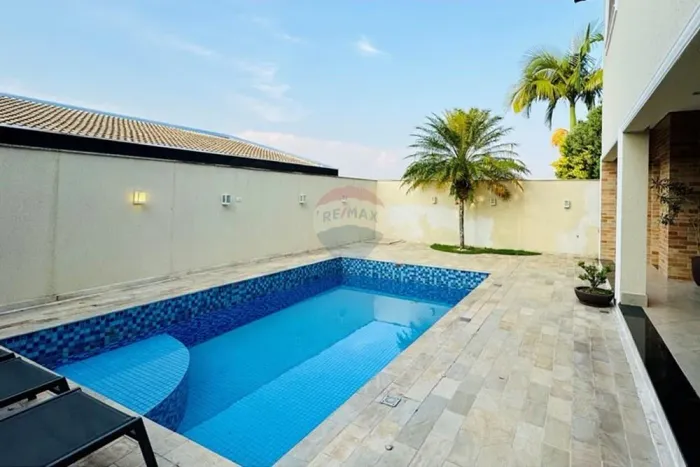 Linda casa assobradada localizada no condomínio Ecopark Lagos
