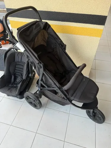 Carrinho e bebê conforto em ótimo estado. Completo. 