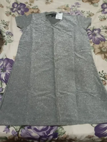 Vestido cinza brilhoso