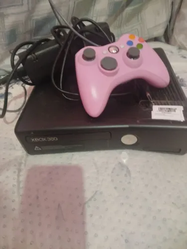 Vendo Xbox 360 com controle e 4 jogos originais