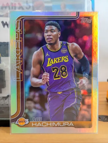 lote nba topps  25/26 rui hachimura rainbow foil + 4 cards
