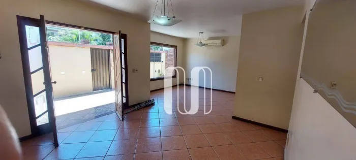 Casa com 3 dormitórios para alugar, 156 m² por R$ 9.164/mês - Cavaleiros - Macaé/RJ