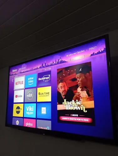 Tv 40 polegadas + aparelho roku tv funciona wi-fi YouTube Netflix e outros canais aberto 