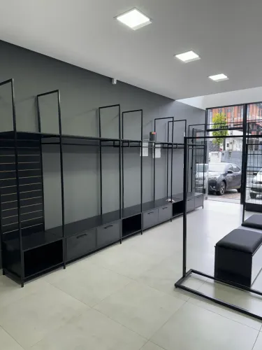 Móvel para loja de roupas