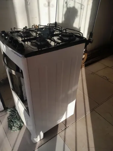 Fogao de 4 bocas por 180