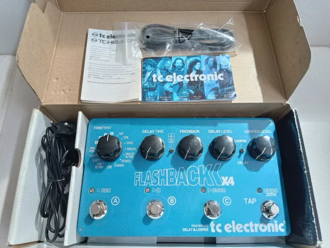 Pedal TC Flashback X4 v1 Delay c/ Caixa e Tags