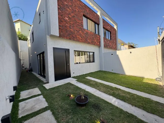 Casa geminada à venda no bairro Trevo, Pampulha, Belo Horizonte!