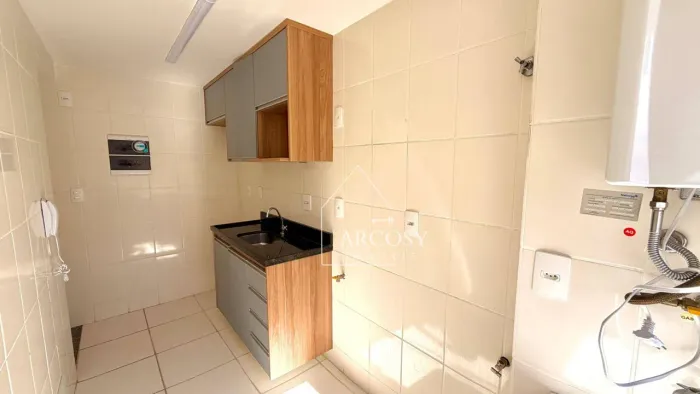 Apartamento com 2 dormitórios para alugar, 57 m² por R$ 3.105/mês - Itaipava - Petrópolis/