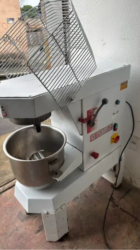 Vendo equipamentos de panificação *