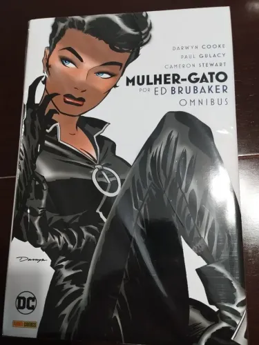 Omnibus Mulher Gato