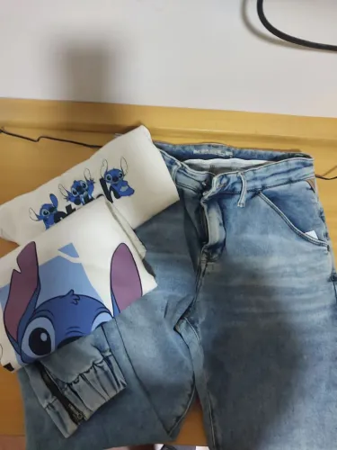 Kit feminino com 2 camisetas e calça jeans tam. 38
