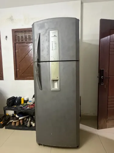 Geladeira Continental Frost Free com Dispenser (Para Conserto / Uso)