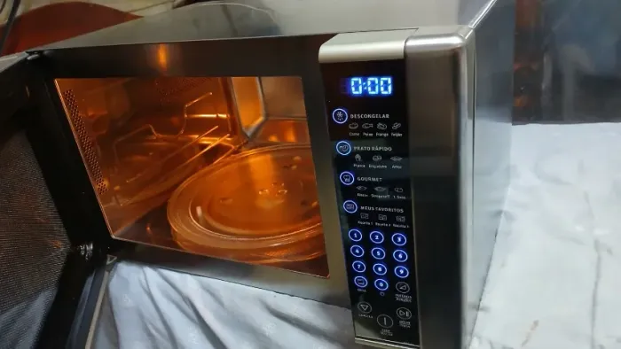 Microondas electrolux 31l, inox total, frontal espelhado, painel digital, grelhador