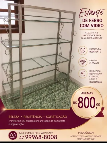 Estante de ferro com vidro