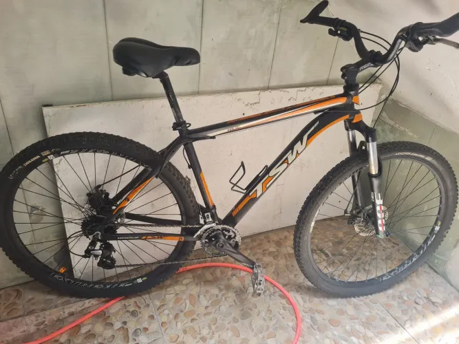 Vendo Bike Aro 29 Marca TSW Preto e Laranja