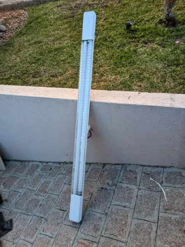 Luminária tubular com duas lâmpadas de led completa, pegar e mortar