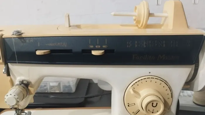 Máquina de costura Singer Master