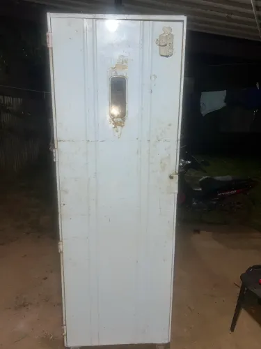 Vendo esse ótimo armário para padaria. 
