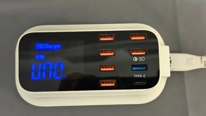 Estação USB 8 Portas com Display + Carga Rápida QC 3.0 | Potência e Organização!