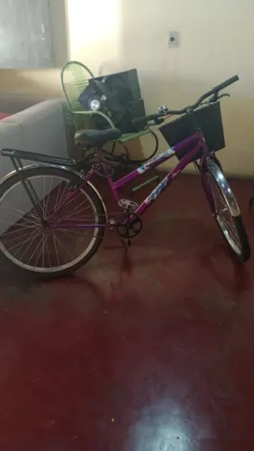 Vendo essa bicicleta feminina semi nova aro 26