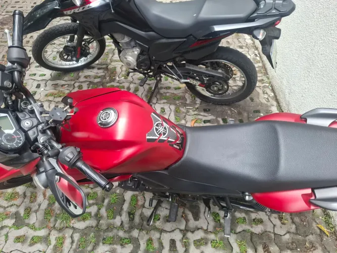Fazer 150 2022 vermelho fosco