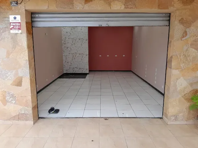Sala comercial próxima ao Terminal do Hauer