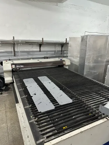 Vendo máquina de corte a laser, acrilla da automatisa